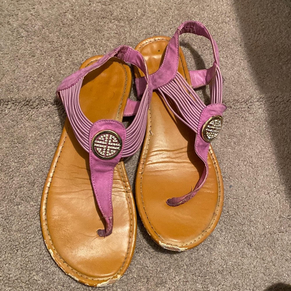 Bamboo sandals with diamond detail in front